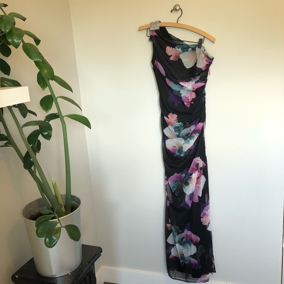 PRC RED One shoulder floor length dress Le Chateau - Picture 2 of 9